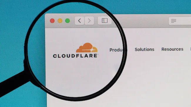 AI-Labyrinth: Cloudflares neues Tool t&auml;uscht AI-Crawler mit gef&auml;lschten Webseiten