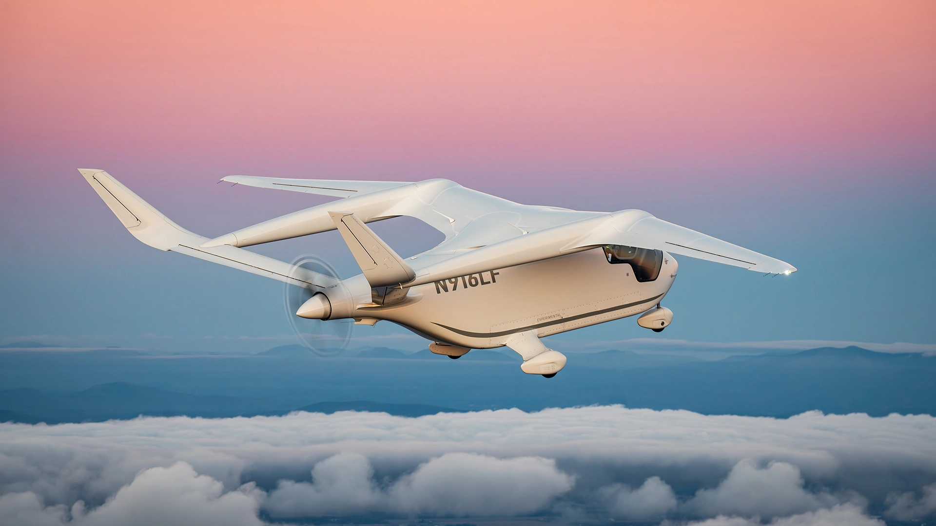 Beta Technologies bringt das erste elektrische Flugzeug mit Passagieren am New Yorker Flughafen zur Landung